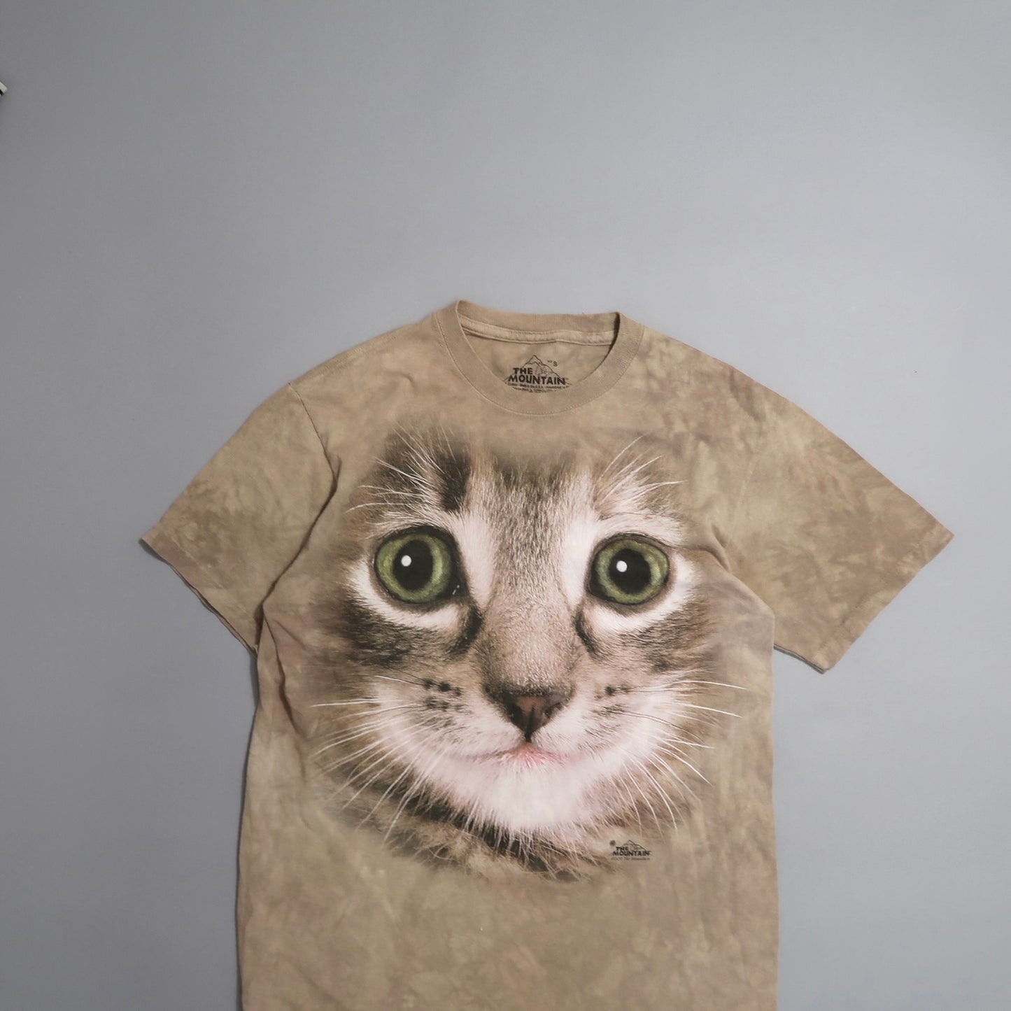 The Mountain kitty tee