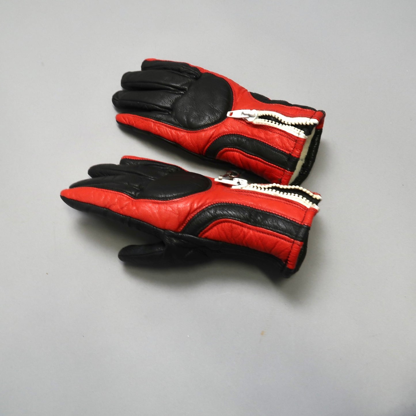 Leather gloves