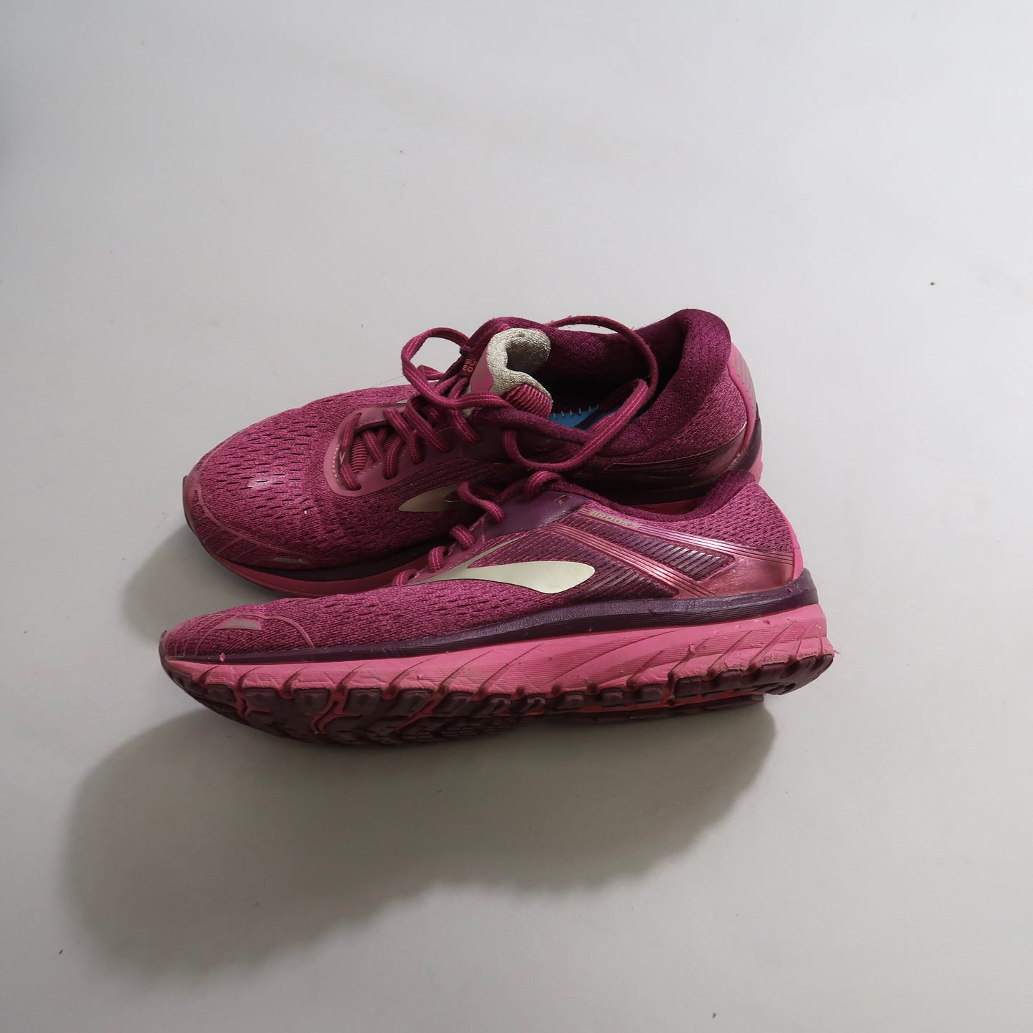 Brooks sneakers (insole missing)