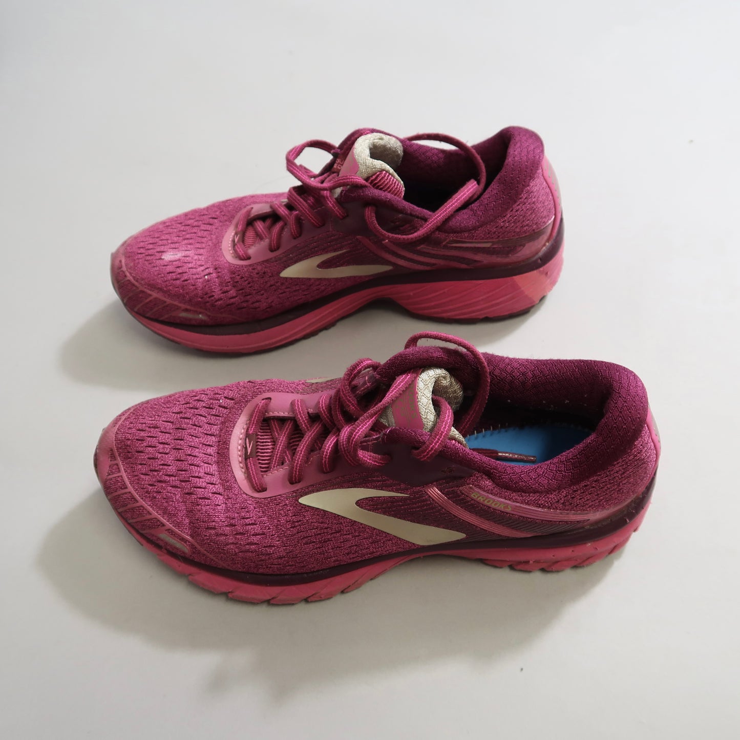 Brooks sneakers (insole missing)