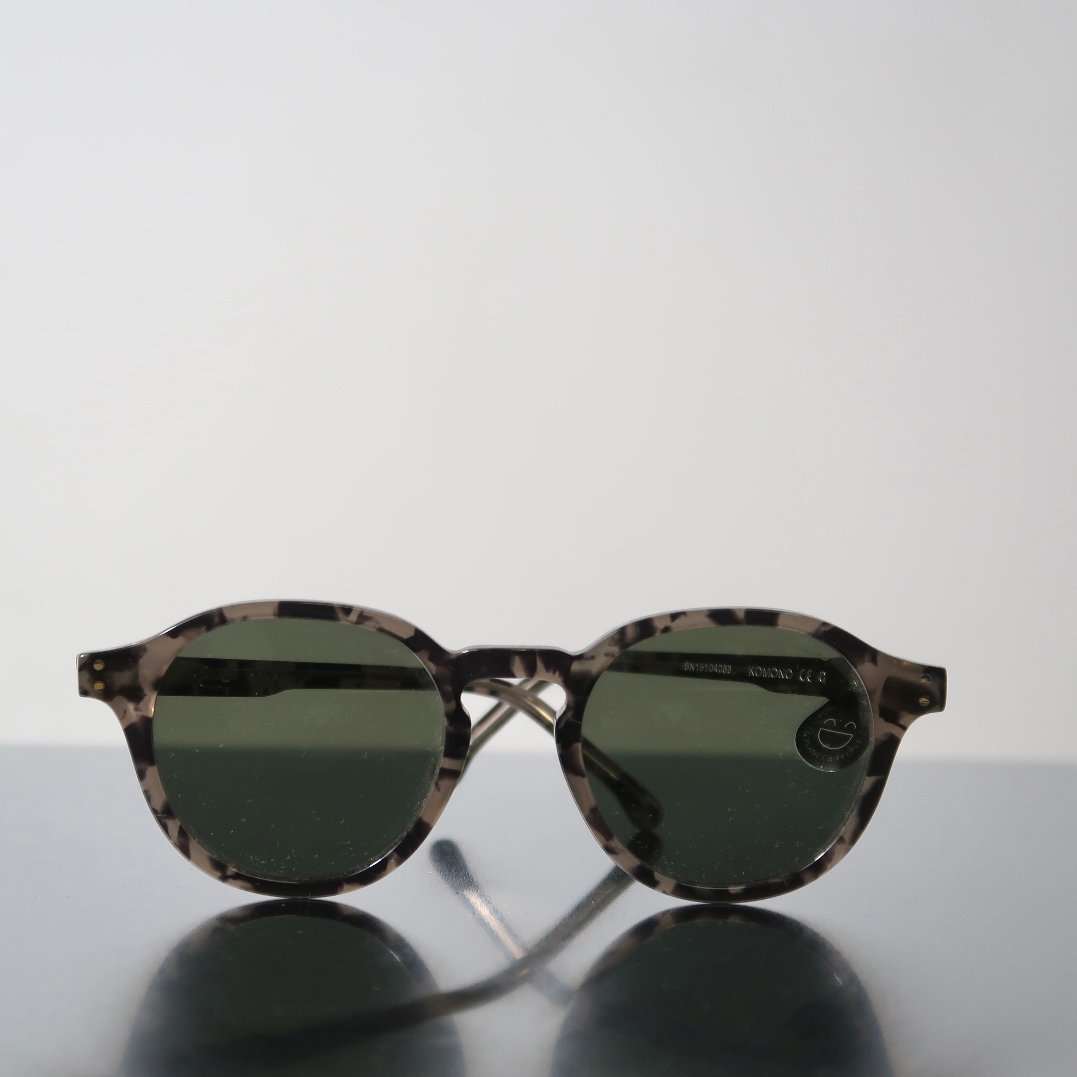 Komono Amber Tortoiseshell Sunglasses The Renee NEW with Green Lenses Ana Amber Ink – KOMONO main image 3