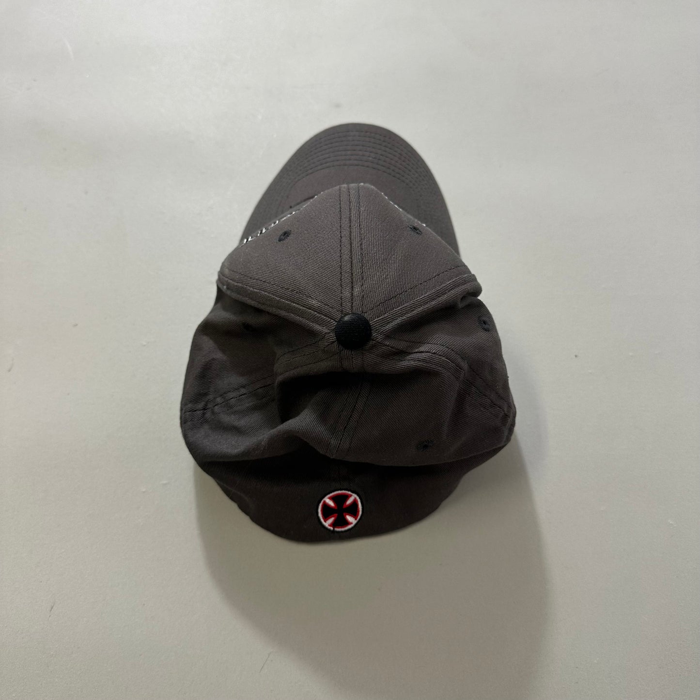 Independent cap