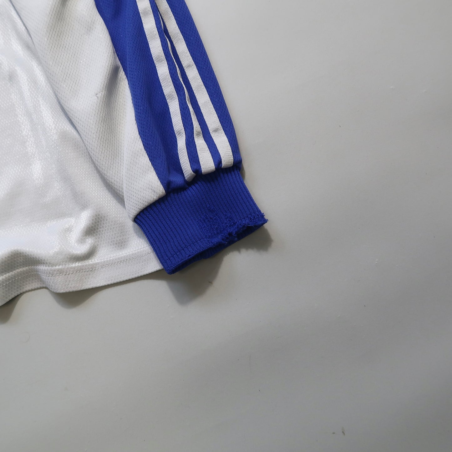 Trikot vintage Adidas (dëmet bashkëngjitur)