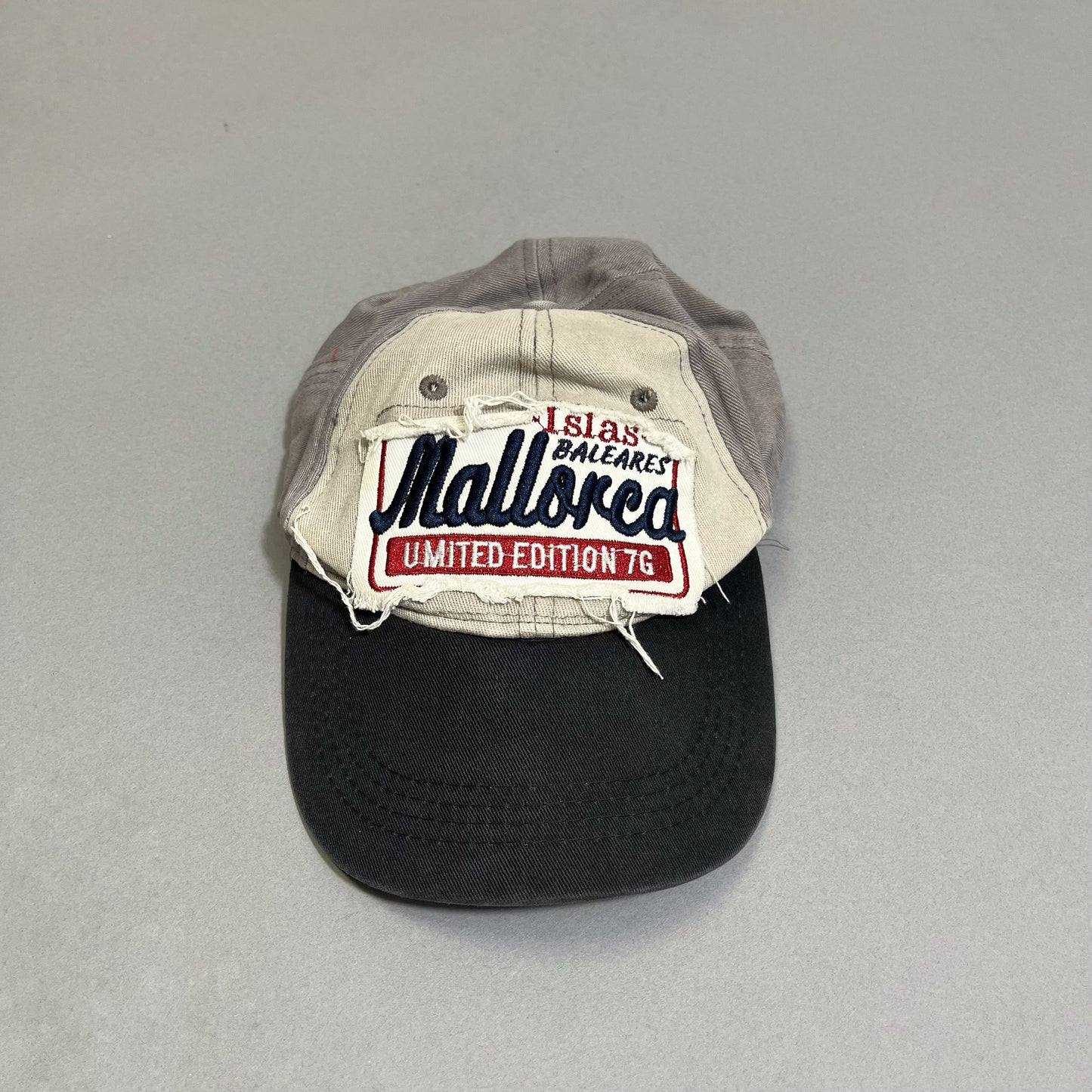 Mollored cap