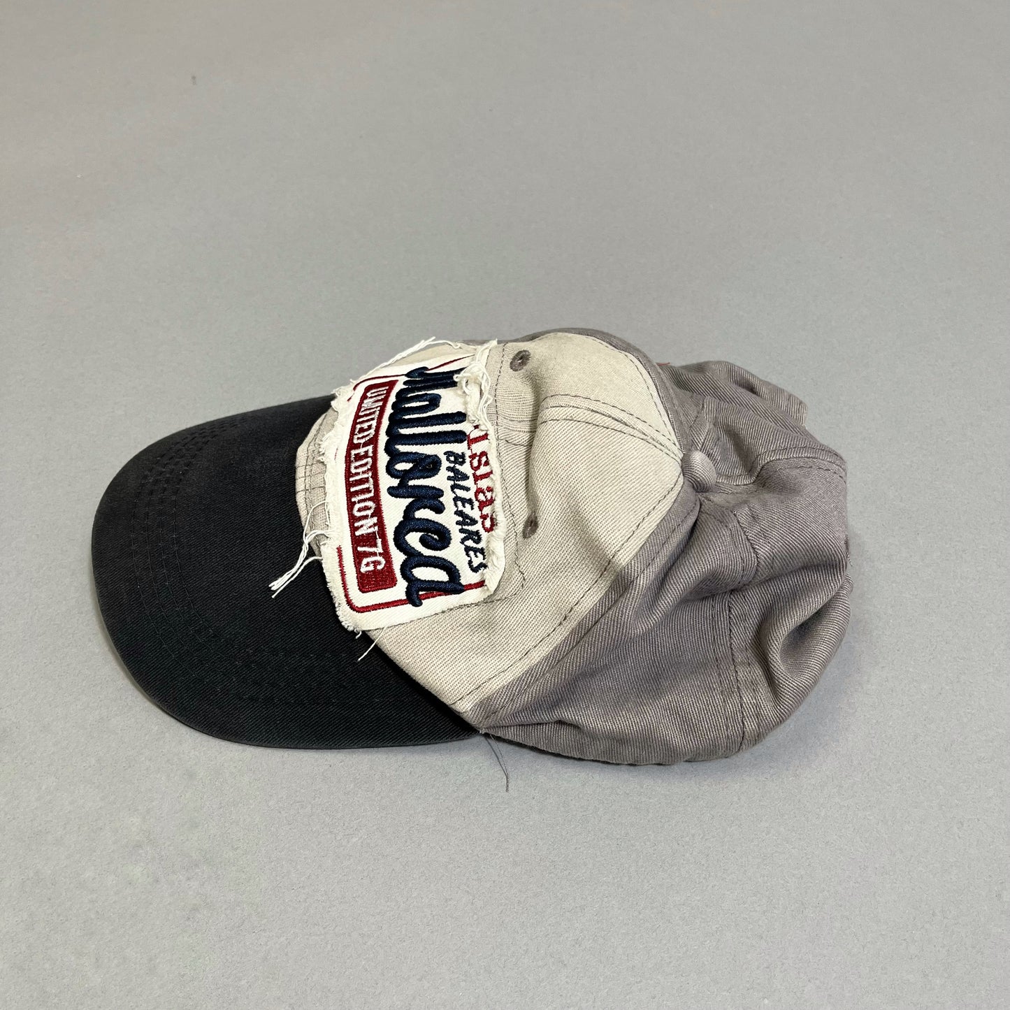 Mollored cap