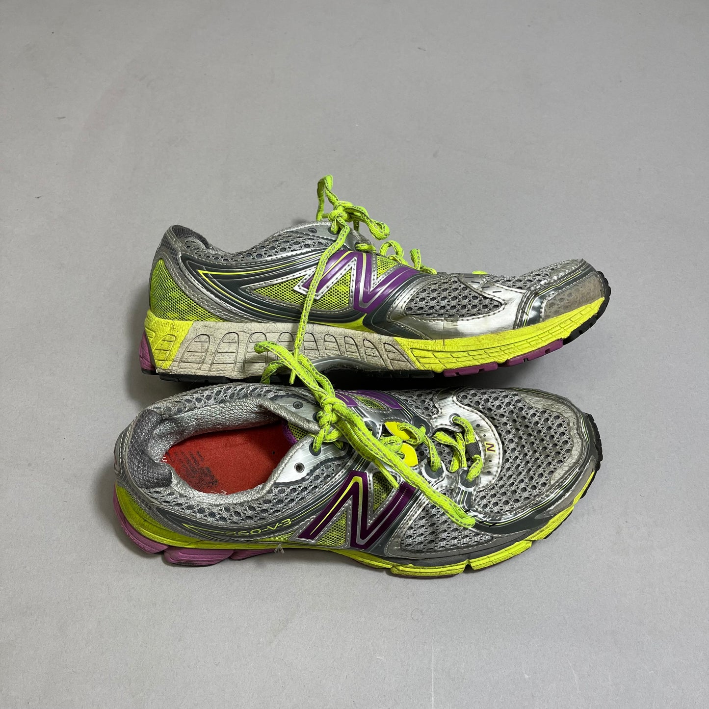 New Balance 860V3 sneakers