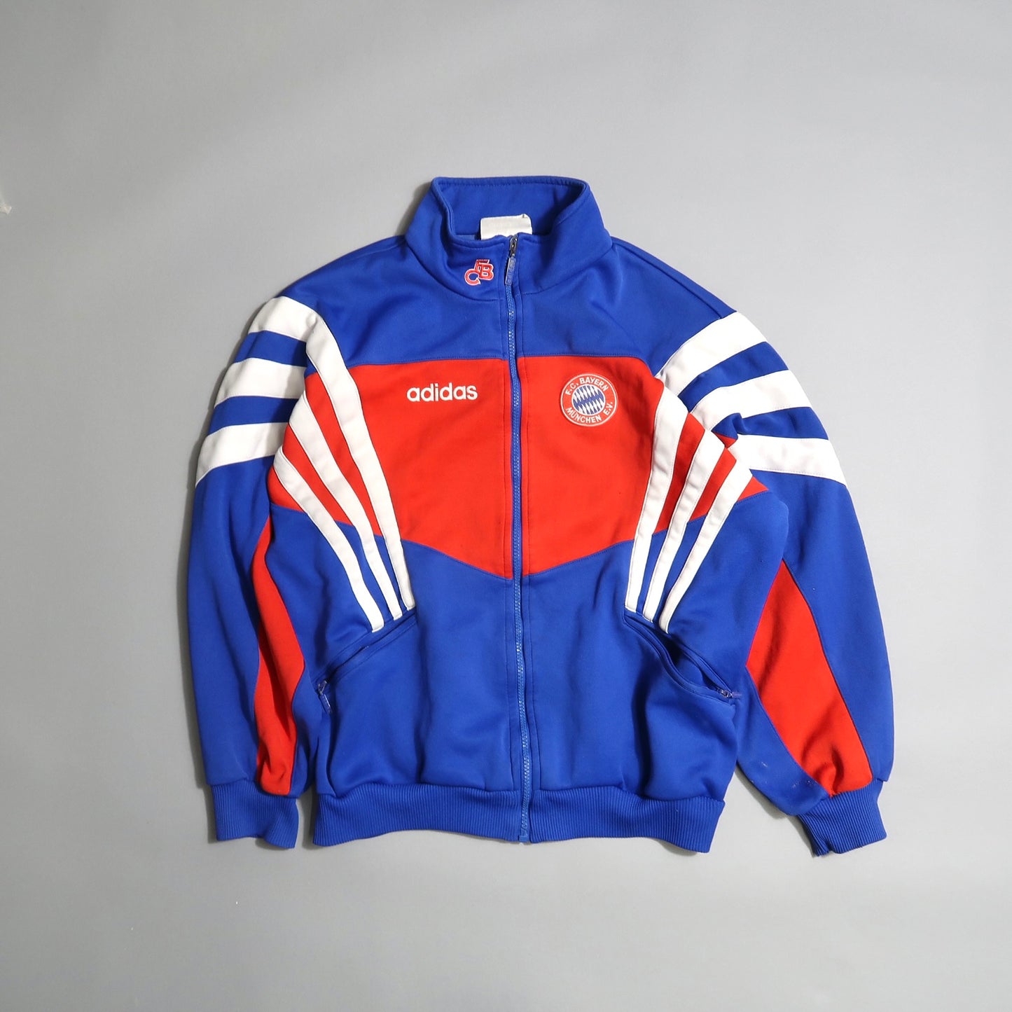 Adidas Vintage trackjacket (damages attached)