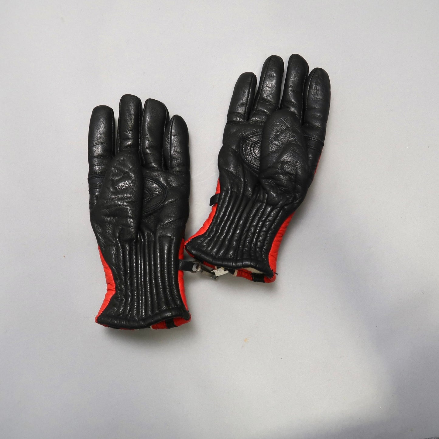 Leather gloves