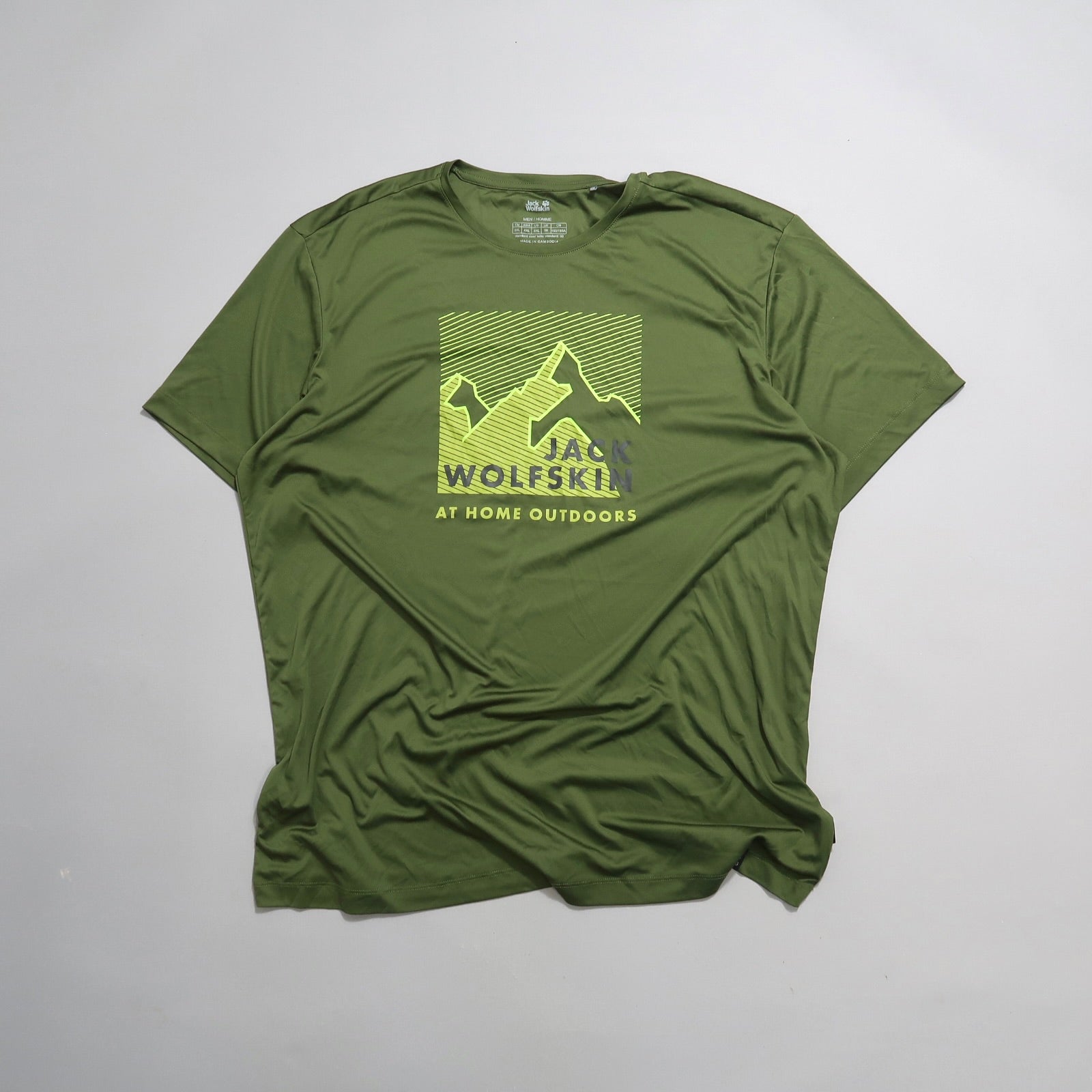 Green t-shirt with mountain design and nullJack Wolfskinnull logo.