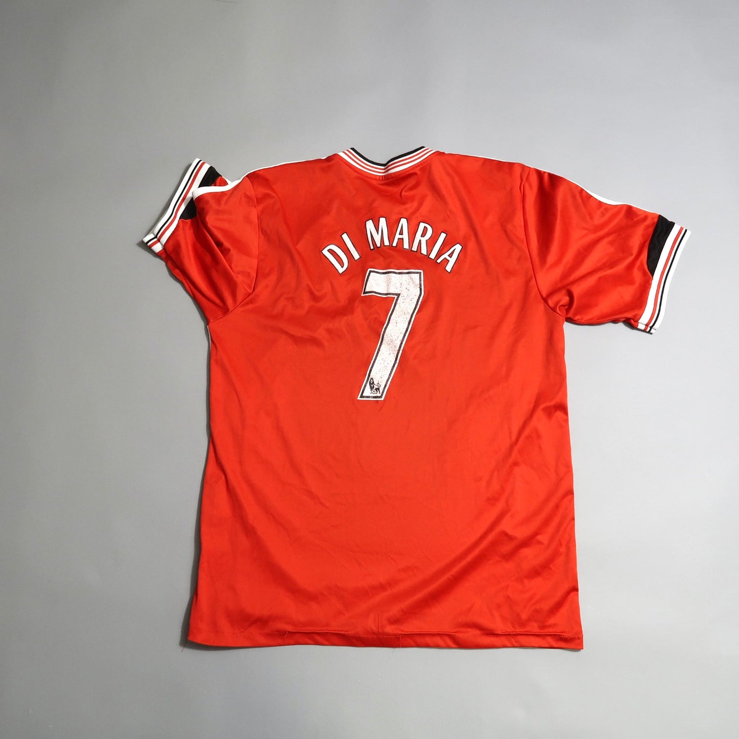 Red soccer jersey with nullDi Maria 7null on the back.