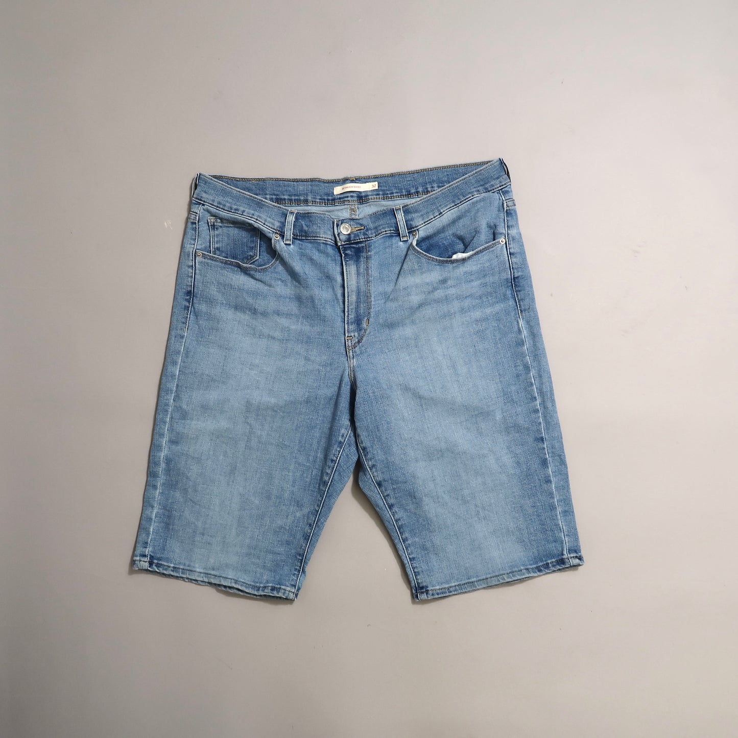 Levis bermuda shorts