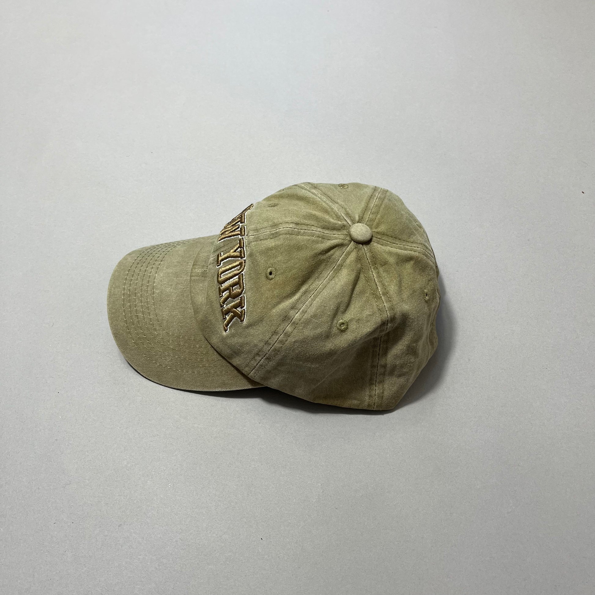 Khaki baseball cap with nullNew Yorknull embroidery.