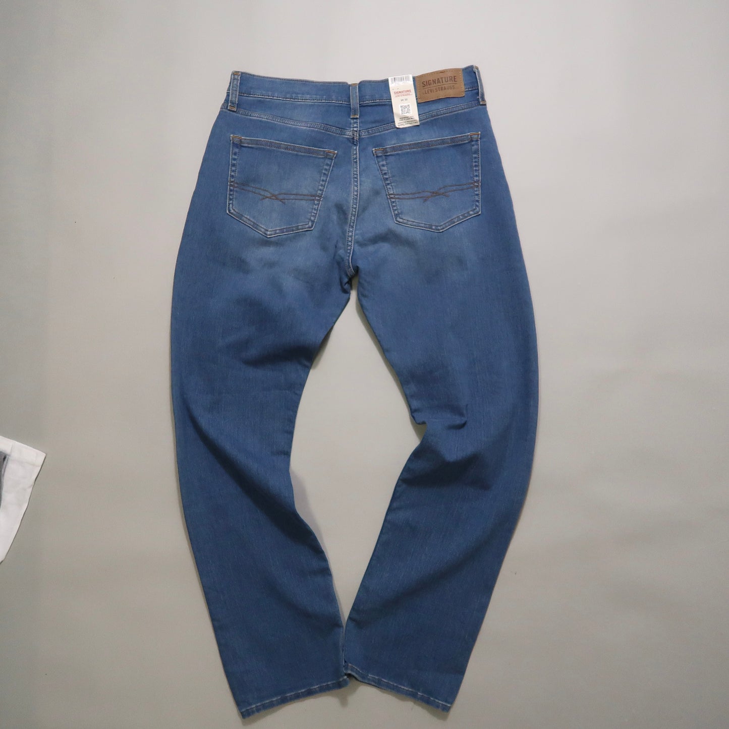 Levis slim straight jeans