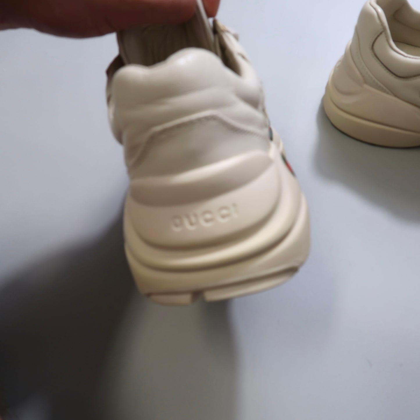 G ucci sneakers