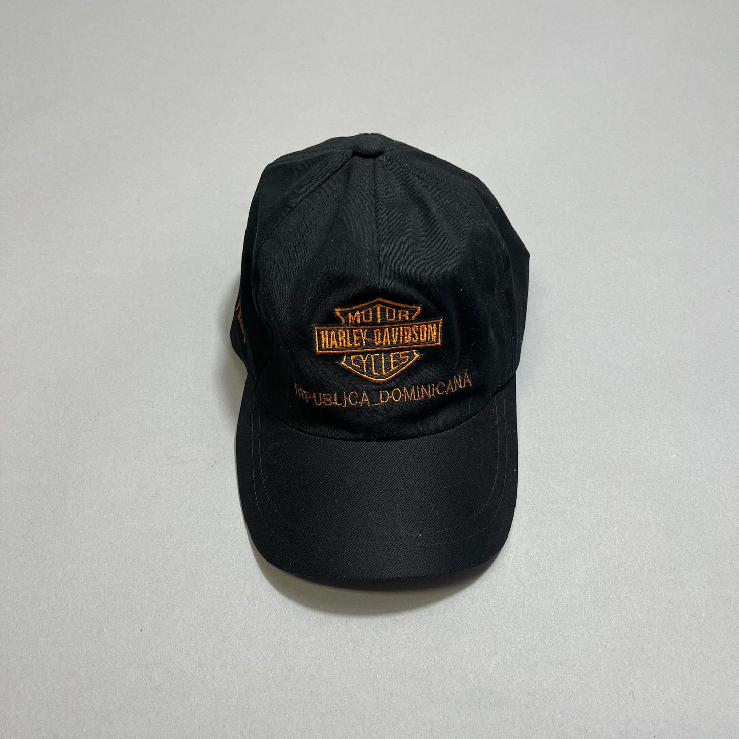 Black Harley-Davidson hat with nullRepublica Dominicananull text.