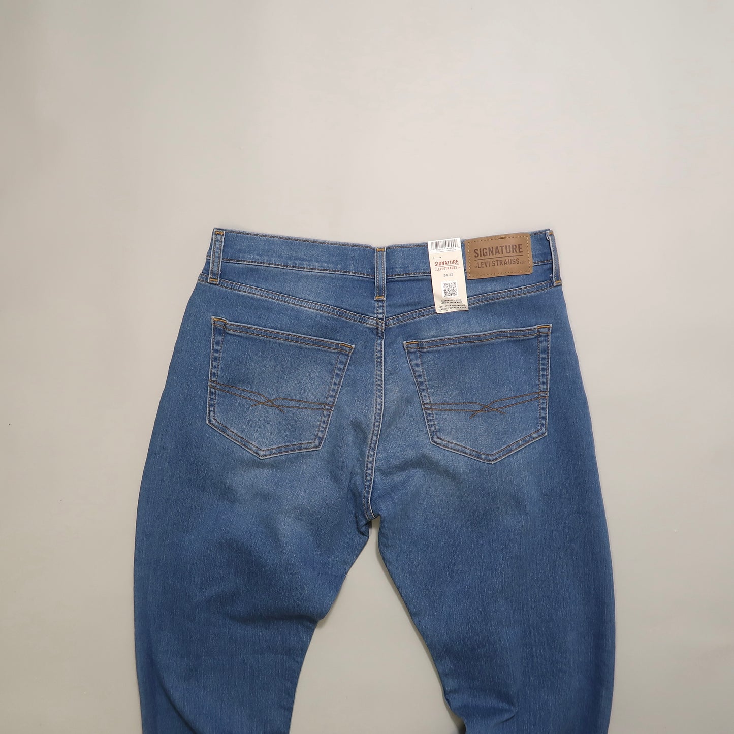 Levis slim straight jeans