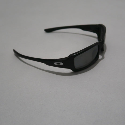 Oakley sunglasses (damaged lens)